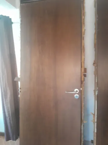 Portas com marco, grades, portas de ferro com vidro, basculantes e outros