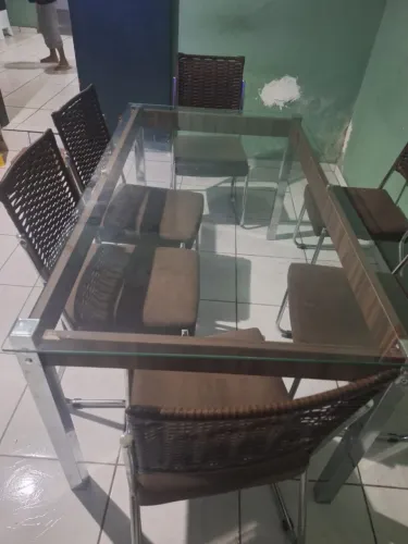 Mesa com 6 cadeiras