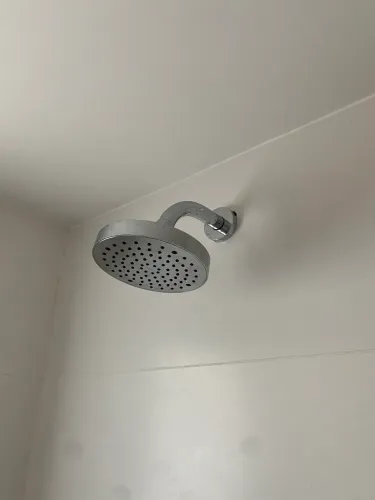 Chuveiro de parede Deca cromado linha flex