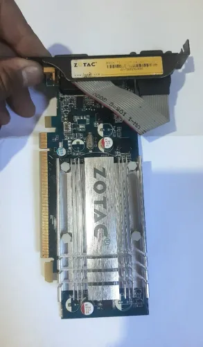 Placa de vídeo Zotac Nvidia 7200 GS 256 MB PCI-E - COM DEFEITO PARA REPARO!