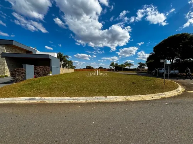 Lote em oportunidade no Portal do Sol Green, com 872,43m² - Quitado e Registrado.