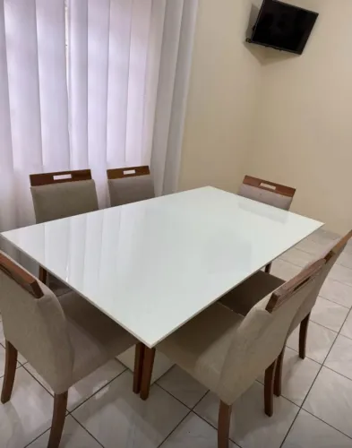 Mesa 6 lugares com cadeiras
