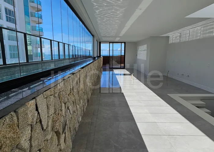 Cobertura Duplex no Edifício Brava Center com Piscina Privativa na Praia Brava em Itajaí