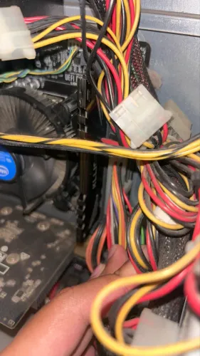 PC i5 8GB RAM SSD Corsair Force LS 120 GB HD Samsung 320 GB + perifericos