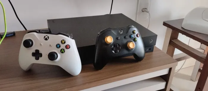 X box onde X 1 tera + 2 controles