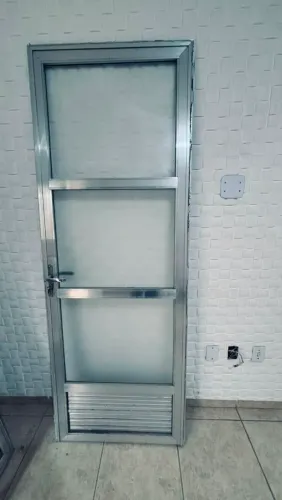 Porta alumínio com vidro