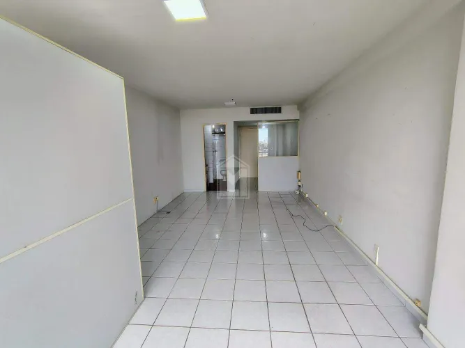 LÍVIA MACHADO ALUGA: Sala Comercial de aproximadamente 50 m²