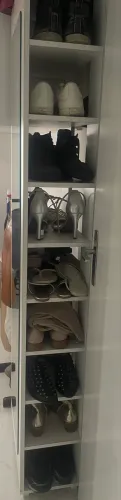 Duas sapateiras com espelho 