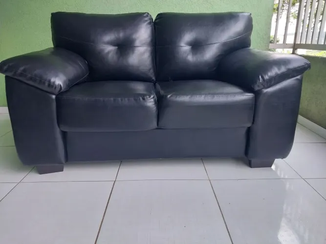 Sofá 2 lugares corino preto