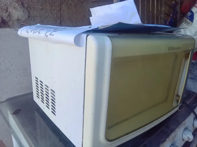Microondas Eletrolux 22 kilos ótimo estado