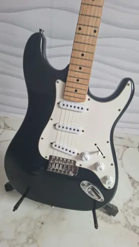 Guitarra stratocaster aceito troca