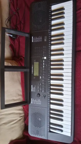 Teclado Musical Medeli MK100 61 teclas, acompanha pedestal, suporte de partituras e fonte