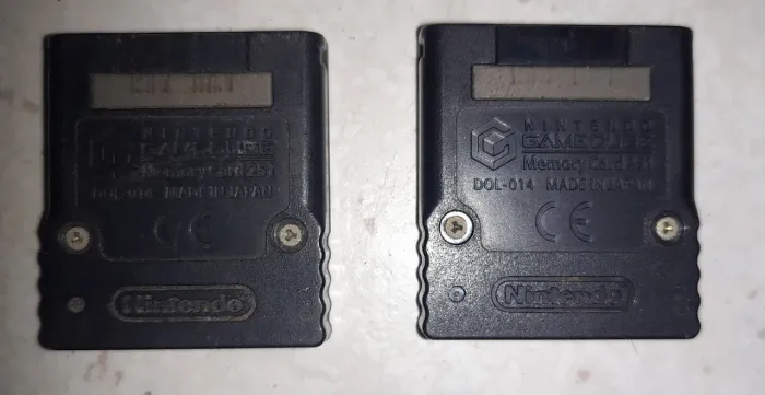 2 Memory Cards Originais do Gamecube de 251 Slots/Blocos | 1 Limpo & 1 Cheio de Saves | 