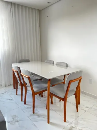 Mesa de Jantar + 6 cadeiras - Muito nova