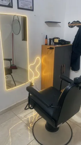Cadeira barbearia e espelho