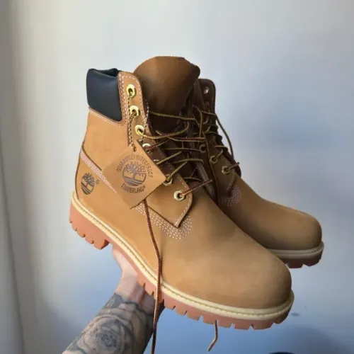 Bota timberland yellow boot tamanho 12US com alguns detalhes.