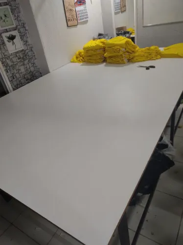 Mesa de corte para tecidos