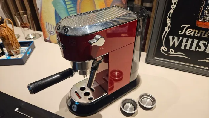 Cafeteira máquina de café expresso Delongui
