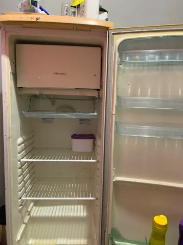 Geladeira Electrolux 1 porta.