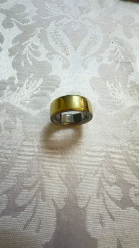 Oura ring 4  Tamanho 7 dourado com 4 meses de uso tel 8 5 9 9 8 6 8 0 0 4 5 