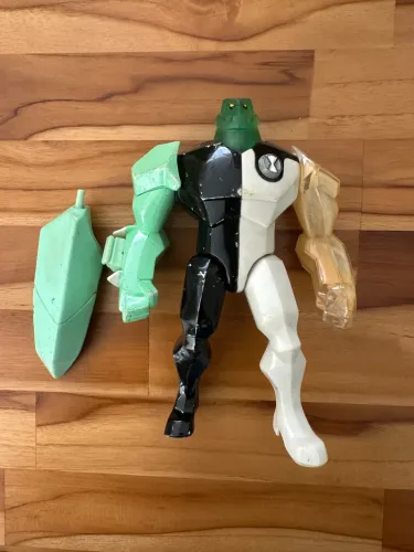 Boneco Ben 10 - Diamante - Original BANDAI (Usado)