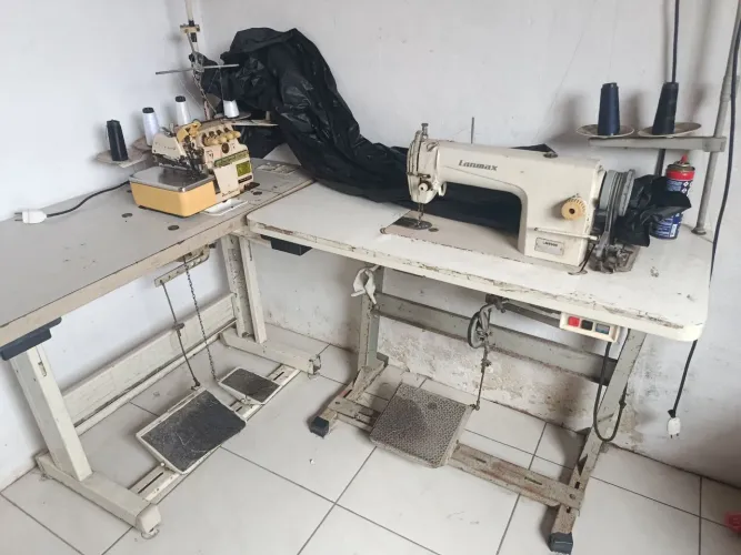 Máquina industrial de costura