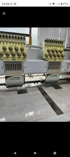 Máquina de bordar industrial, 2 cabeças, 9 agulhas e aplicador de lantejoulas