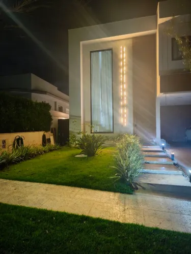 Conforto e Segurança: Casa Ampla com Quintal em Condomínio Fechado