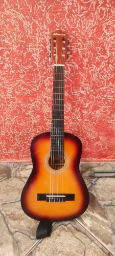 Violão acústico usado