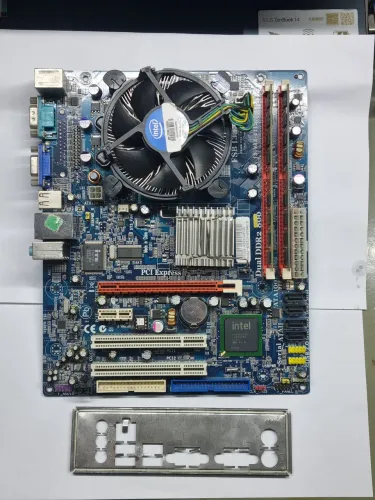 Kit 775 DDR2 Placa Mae com Intel E5200 4 GB RAM e Cooler Completo