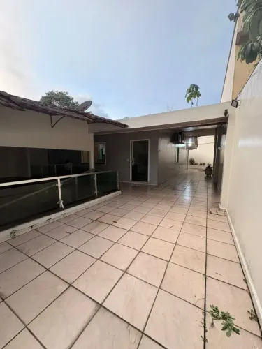 ALEIXO. CONJ. PETROS, ALUGO BELA CASA COM 3 QUARTOS SENDO 1 SUITE, ARMARIOS E AR, PISCINA,