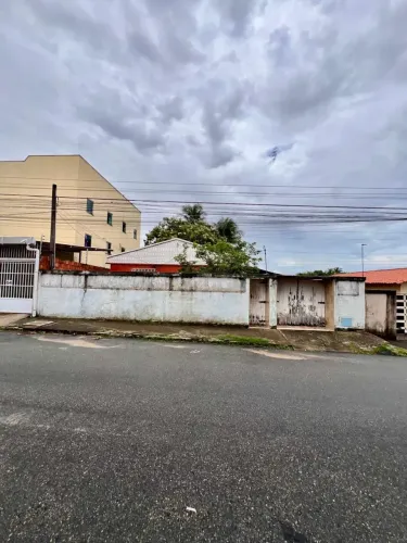 Imóvel para venda tem 435 metros quadrados em Jardim das Oliveiras - Fortaleza - CE