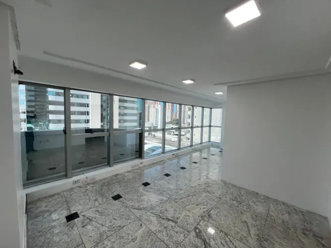 Salas conjugadas com 64m2, divisórias, 02 lavabos, 01 vaga de garagem no PÁTIO DOM LUÍS.