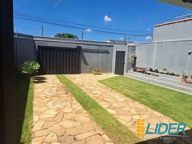 Casa à venda, 3 quartos, 1 suíte, 4 vagas, NOSSA SENHORA DAS GRACAS - Uberlândia/MG