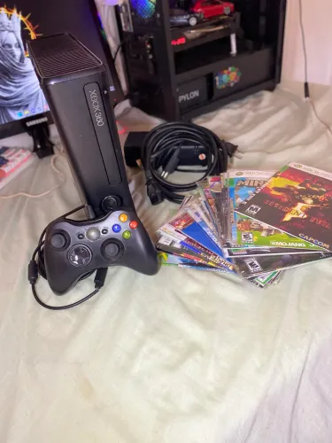 Vendo xbox 360 desbloqueado impecável poucas marcas de uso