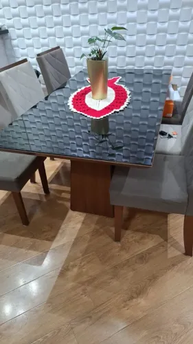 Mesa de 6 lugares sem cadeiras