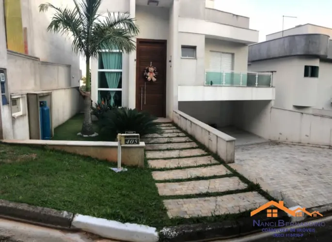 LINDA CASA COM PISCINA EM CONDOMÍNIO