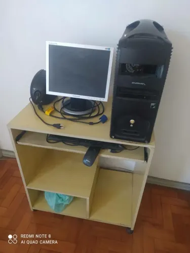 Vendo Rack para Pc... notebook 