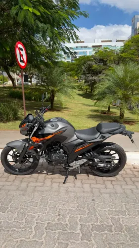 FZ25 Cinza Impecável ? Moto em Excelente Estado, Econômica e Ainda na garantia