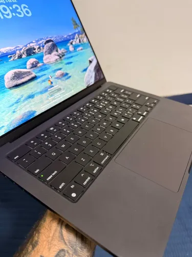 MacBook Pro M3 Pro 18GB RAM