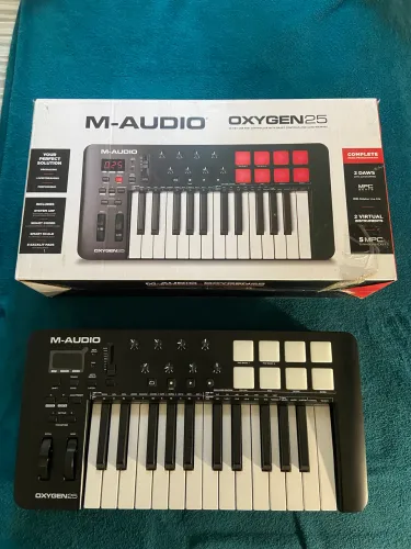 Teclado Controlador MIDI M-Audio Oxygen 25 