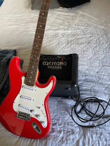 Guitarra Eléctrica Memphis Vermelha com Amplificador