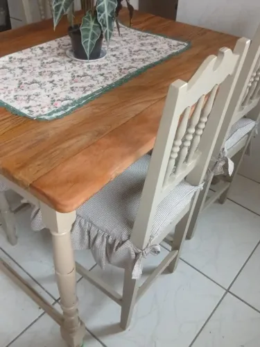 Mesa de jantar rústica em madeira maciça (dormente de trem) + 4 cadeiras