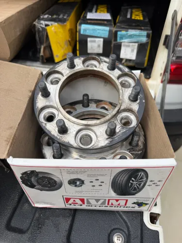 Vendo espaçador de rodas 28mm da Hilux
