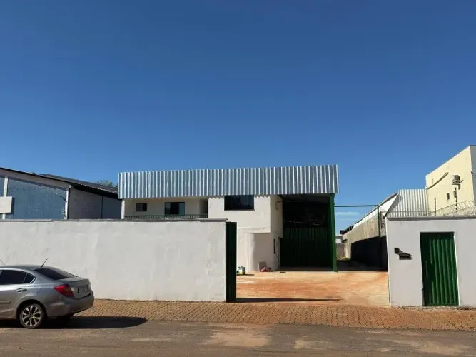 Galpão Comercial Reformado | 1.600,00m² | Depósito + Escritórios + Vestiários | 112 Sul