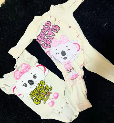 Macacão da Carters e da Lilica . Em otimo estado 