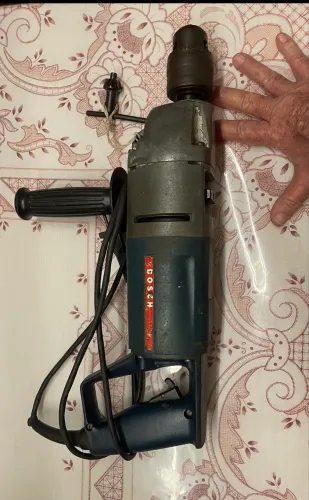 FURADEIRA BOSCH PROFISSIONAL-220v