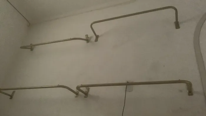 Vendo 8 araras de parede