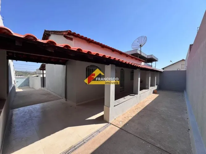 Casa para aluguel, 3 quartos, 3 vagas, São Judas - Divinópolis/MG