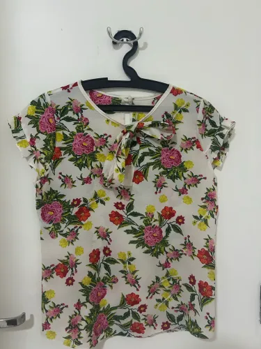 CAMISETA FLORAL